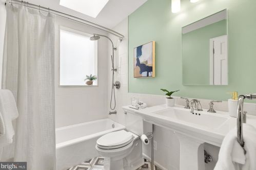 415 10 St, Washington DC 20003-2133 exterior