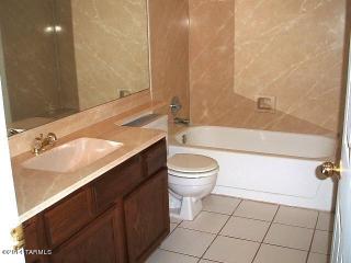 2457 Ironwood Ridge Dr, Tucson AZ  85745-1366 exterior