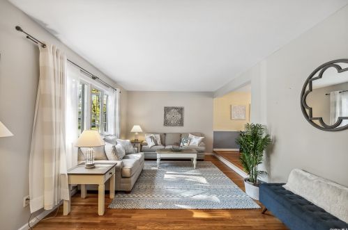 10 Lamarr Ave, Huntington Station, NY 11747-1216