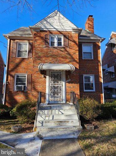 1323 Tewkesbury Pl, Washington, DC 20012-2921