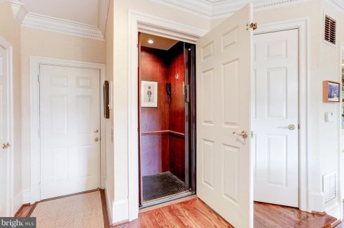 11 Wilkes St, Alexandria VA 22314-3856 exterior