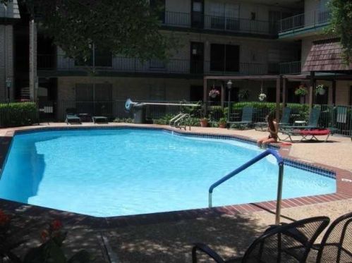 2425 Ashdale Dr, Austin TX  78757-8120 exterior