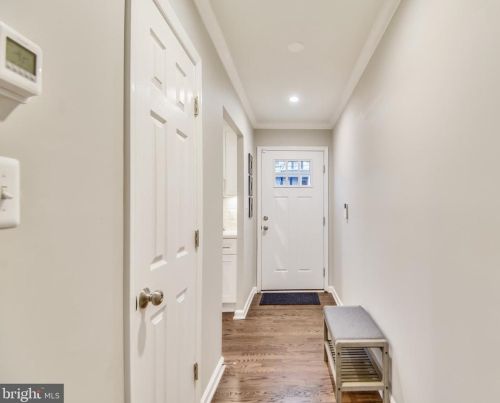 207 Burgess Ave, Alexandria, VA 22305-1904