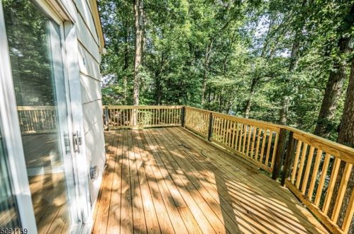 101 Pocono Trl, Hopatcong NJ  07843-1009 exterior