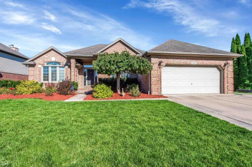 48034 Daisy Dr, Macomb Township, MI 48044-2264