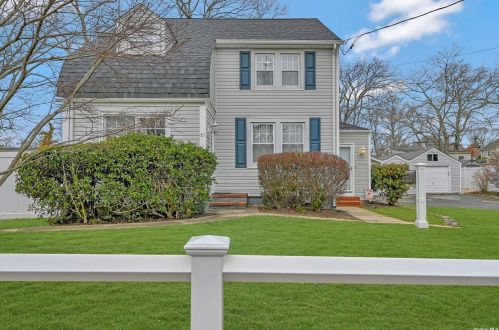 61 21st St, Huntington Station, NY 11746-3257