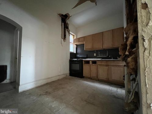 225 51 St, Philadelphia PA 19139-2726 exterior