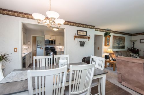 6957 Verona Ct, Milwaukee WI 53227-4429 exterior