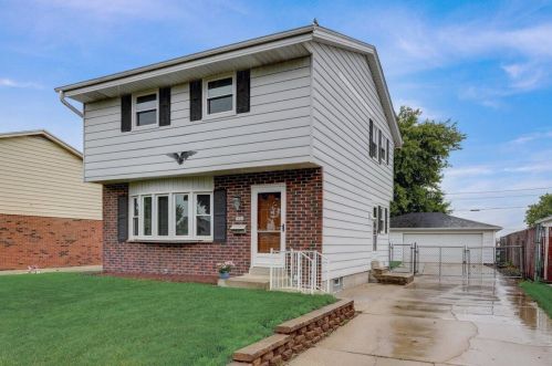 5826 14th St, Milwaukee WI 53221-5001 exterior