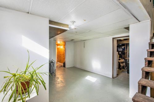 313 G Ave, Kalamazoo MI 49004-2119 exterior