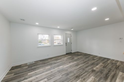 4886 Mohawk Ave, Milwaukee WI  53217-5426 exterior