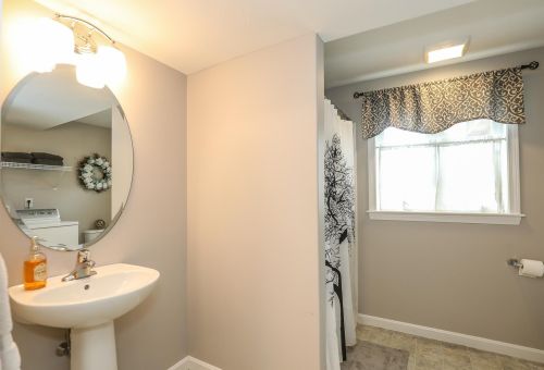 12 Ty Ln, Concord NH  03303-1049 exterior