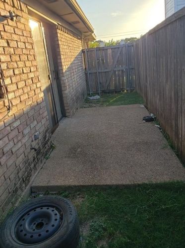 11804 Garden Terrace Dr, Dallas TX  75243-5044 exterior