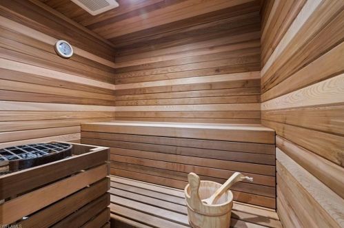 3897 7 Ave, Naples FL 34119-1521 exterior