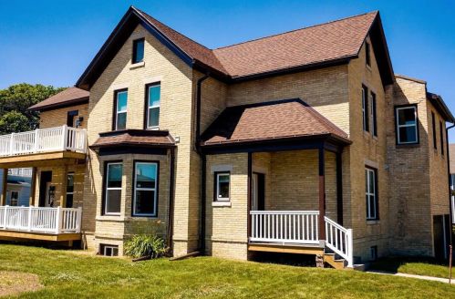 818 6th St, Manitowoc, WI 54220-3358