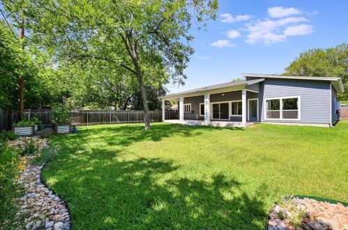 8208 Burrell Dr, Austin TX 78757-8339 exterior