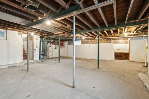 9022 Rockwell Ave, Chicago IL 60805-1314 exterior