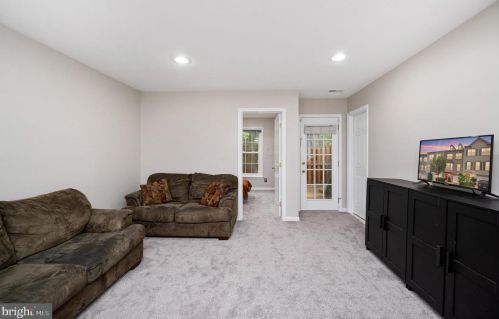 6408 Hawk Vw Ln, Alexandria VA 22312-3985 exterior