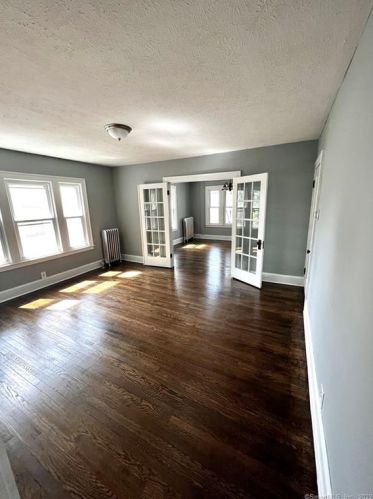 8 Mtn Vw Ave, Enfield CT 06082-3640 exterior