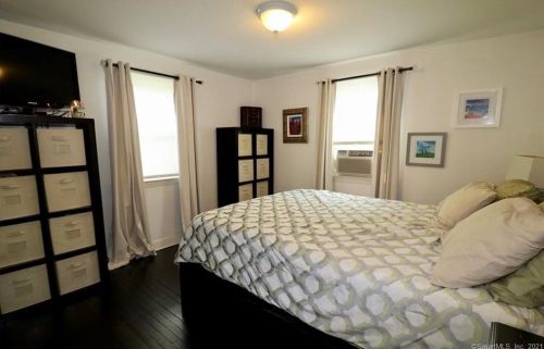 153 Bloomfield Ave, Windsor CT  06095-2819 exterior