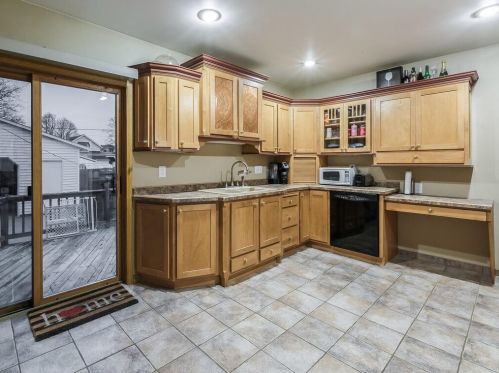 935 10 St, Manitowoc WI 54220-3307 exterior