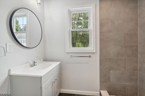 24 Westminster Ter, Town Center NJ 07052-2735 exterior