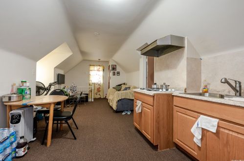 128 Cottage St, Valley Stream NY 11580-4302 exterior