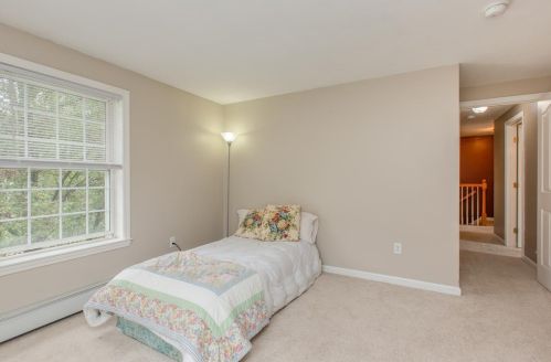 4 Devinne Dr, Concord NH 03301-5900 exterior