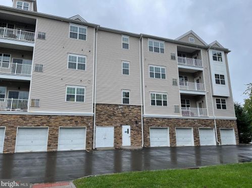 342 Pond Ln, Piscataway, NJ 08854-7400