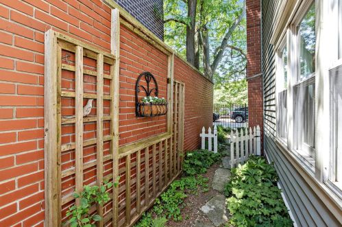 1749 Fern Ct, Chicago IL 60614-5606 exterior