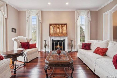 2511 Golf Crst Dr, Rochester MI 48309-4063 exterior