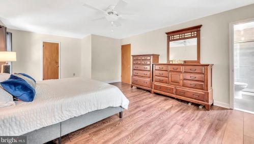 47 Crestwood Dr, Trenton NJ 08690-1936 exterior