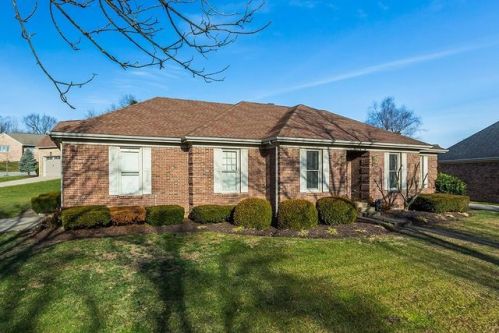 1079 Forest Lake Dr, Lexington KY  40515-6212 exterior