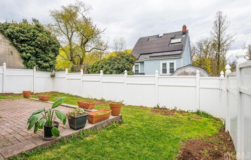 6 Harvey Ave, Edison NJ 08820-3822 exterior