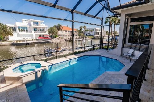 433 Pne Ave, Naples FL 34108-2354 exterior