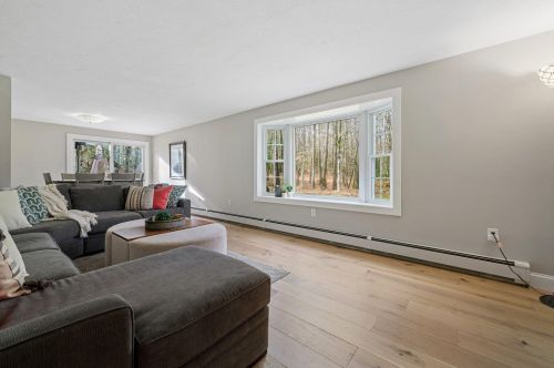 19 Laurel Dr, Concord NH  03304-4321 exterior