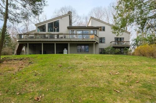 35 Frog Rock Rd, Armonk, NY 10504-1013