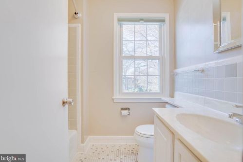 617 Azalea Dr, Rockville MD 20850-2010 exterior