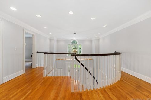 2 Farmington Rdg Dr, Farmington CT 06032-2456 exterior