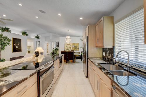 6172 Bay Is Dr, Boynton Beach FL exterior