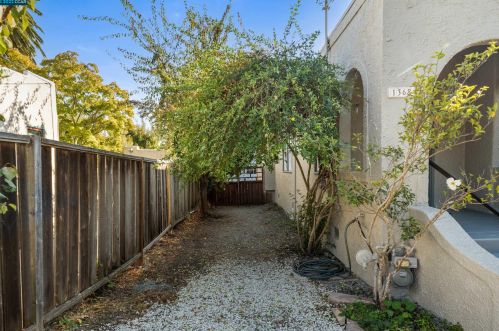 1368 Hopkins St, Berkeley CA 94707-2634 exterior