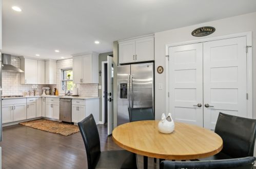 647 Lee Dr, Bull Valley IL 60014-7410 exterior