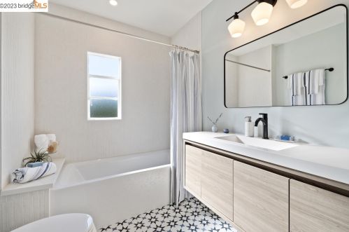 1410 Lincoln St, Berkeley CA 94702-1229 exterior