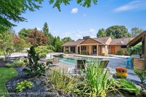 1607 Hitching Post Rd, East Lansing MI 48823-2141 exterior