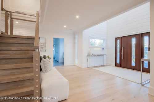 670 Little Silver Point Rd, Little Silver NJ  07739-1737 exterior