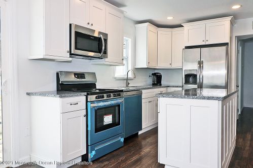 405 Conifer Dr, Lacey NJ  08731-1925 exterior