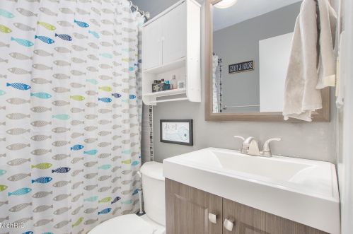 822 Royal Oak St, Wyoming MI exterior