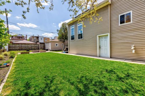 4951 Medill Ave, Chicago IL 60647-2424 exterior