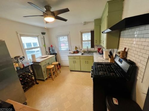 1452 Front St, Plainfield NJ 07060-1033 exterior