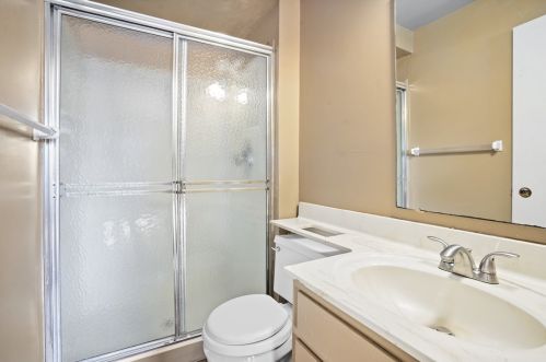 7238 Beacon Hill Dr, Pittsburgh PA 15221-2556 exterior